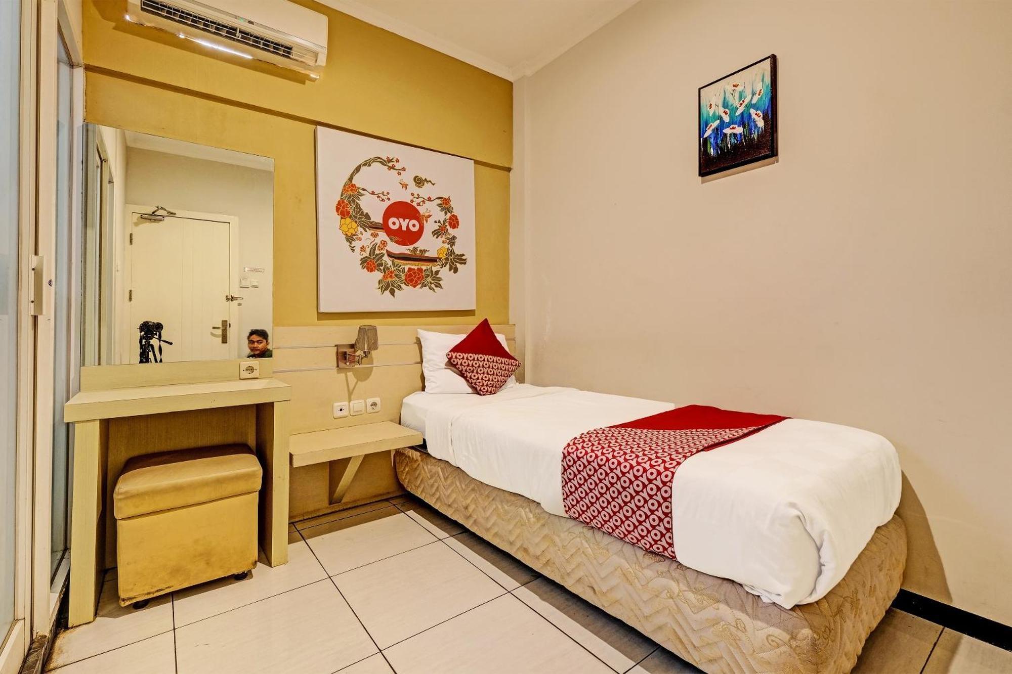 Sky Guesthouse Semarang Exterior foto